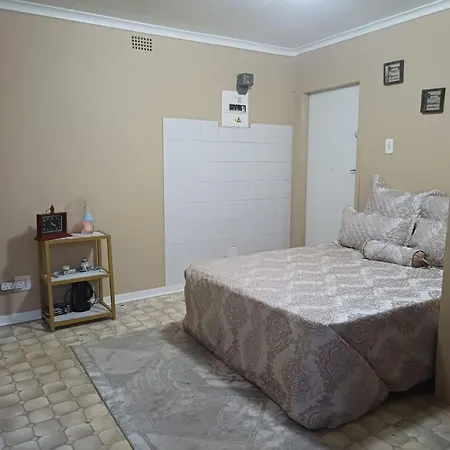 Guest Room And Apartment Johannesburg Exterior photo