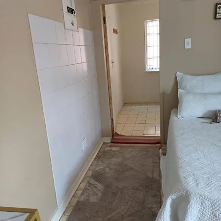 Guest Room And Apartment Johannesburg Exterior photo