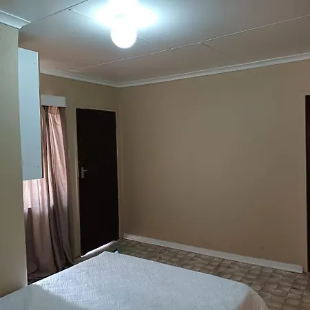 Guest Room And Apartment Johannesburg Exterior photo