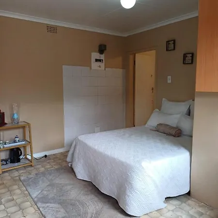 Guest Room And Apartment Johannesburg Exterior photo