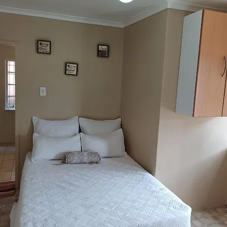 Guest Room And Apartment Johannesburg Exterior photo
