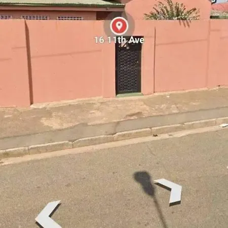 Guest Room And Apartment Johannesburg Exterior photo